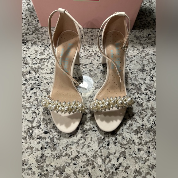 Kate Spade ♠️ Rosa Pearl leather Heels. - Picture 5 of 17